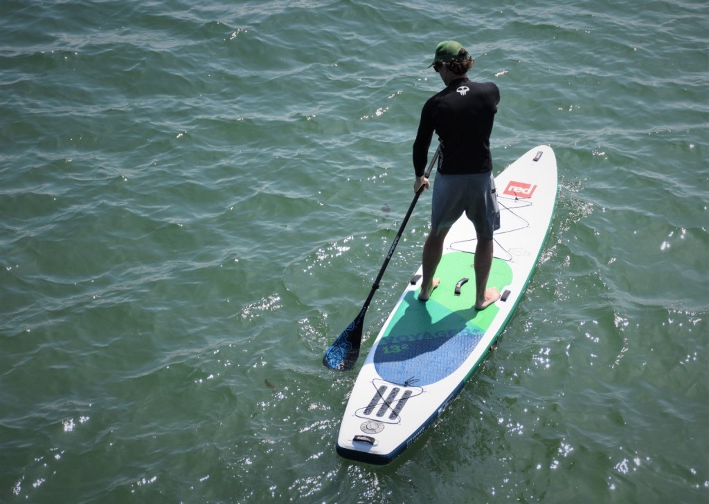 Revisión del sup inflable Red Paddle Co Voyager+ MSL: la forma larga y estrecha y las funciones integradas para mejorar el seguimiento y...
