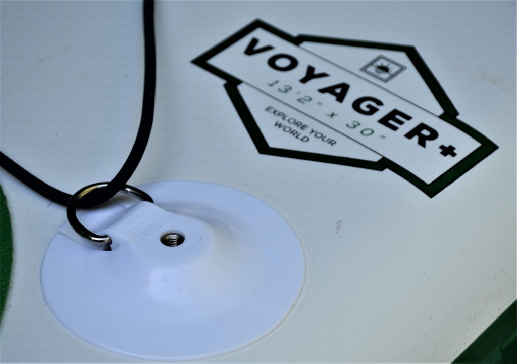 Revisión del sup inflable Red Paddle Co Voyager+ MSL: hay varios soportes de tornillos M8 incorporados que se pueden adaptar a...
