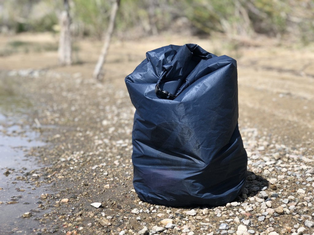 Revisión de la bolsa seca empacable matador droplet xl: ¿no tienes 20 litros de cosas para llevar? simplemente baja la capota...