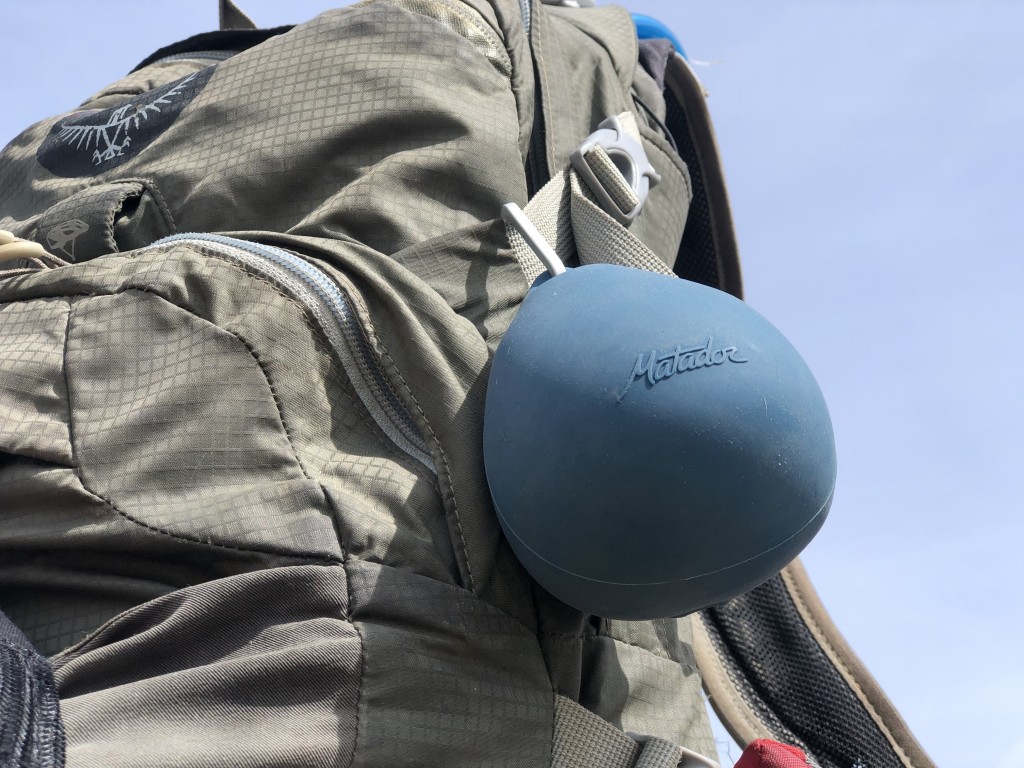 Revisión de la bolsa seca empacable matador droplet xl: es muy fÔcil sujetar este llavero de 3.7 onzas a su bolso y tenerlo...