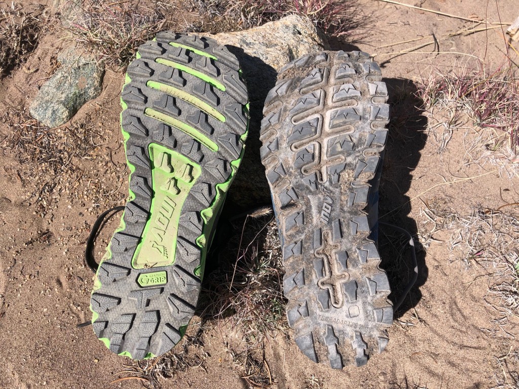 Revisión de las zapatillas de trail running inov-8 terraultra g 270 para hombre: comparando la tracción y los tacos de la nueva versión, izquierda, con...