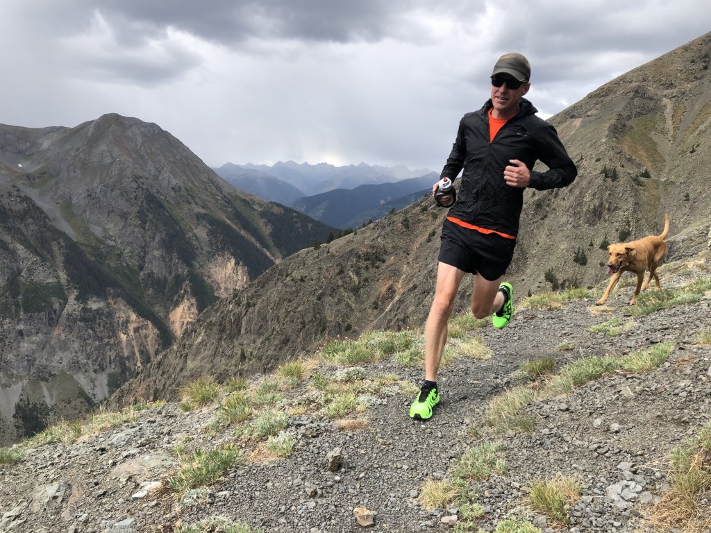 Revisión de las zapatillas de trail running inov-8 terraultra g 270 para hombre: tratando de escapar de la tormenta de regreso al auto en lo alto de la san...