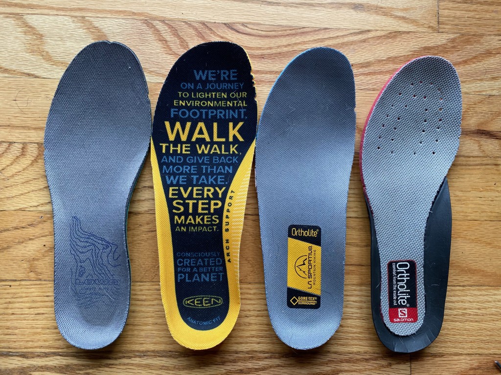 Revisión de zapatos de senderismo Keen Ridge Flex impermeables para mujer: diferentes plantillas ofrecen diferentes cantidades de soporte y amortiguación.