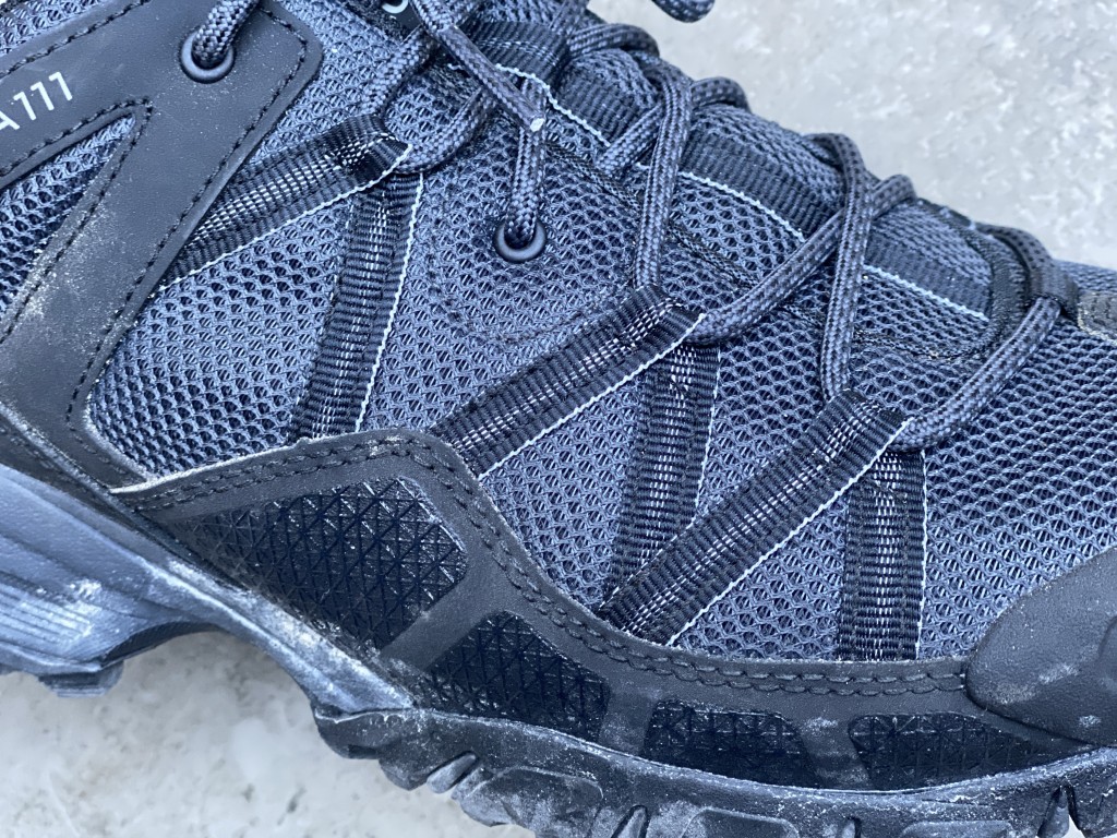 Revisión de los zapatos de senderismo North Face Ultra 111 WP para hombre: las numerosas costuras expuestas en la parte superior son un Ôrea potencial para...