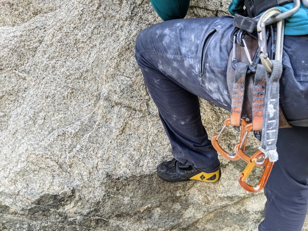 Revisión de zapatos de gato Black Diamond Zone para mujer: estos zapatos brillan en granito vertical o que sobresale suavemente.