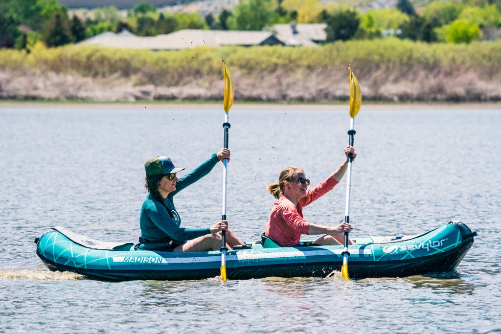 Revisión del kayak inflable Sevylor Madison: un poco de espacio para las piernas, el Madison funciona decentemente en dĆas tranquilos en...