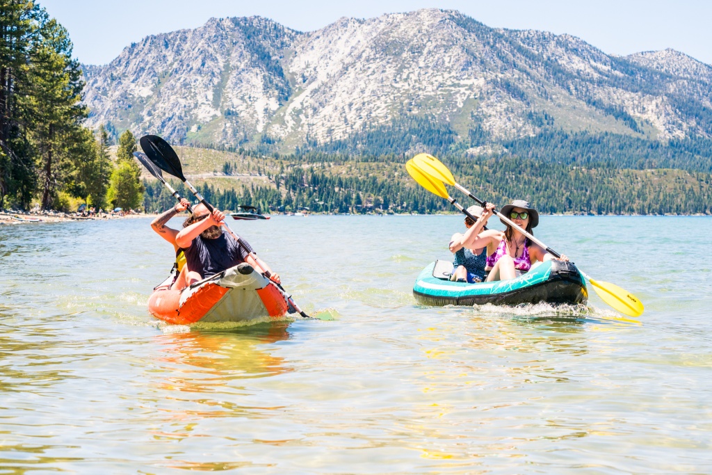 Revisión del kayak inflable sevylor madison: el sevylor madison (derecha) junto con el intex excursion pro k2...