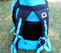 Ajusta la mochila Gili Komodo usando las numerosas correas para aumentar...