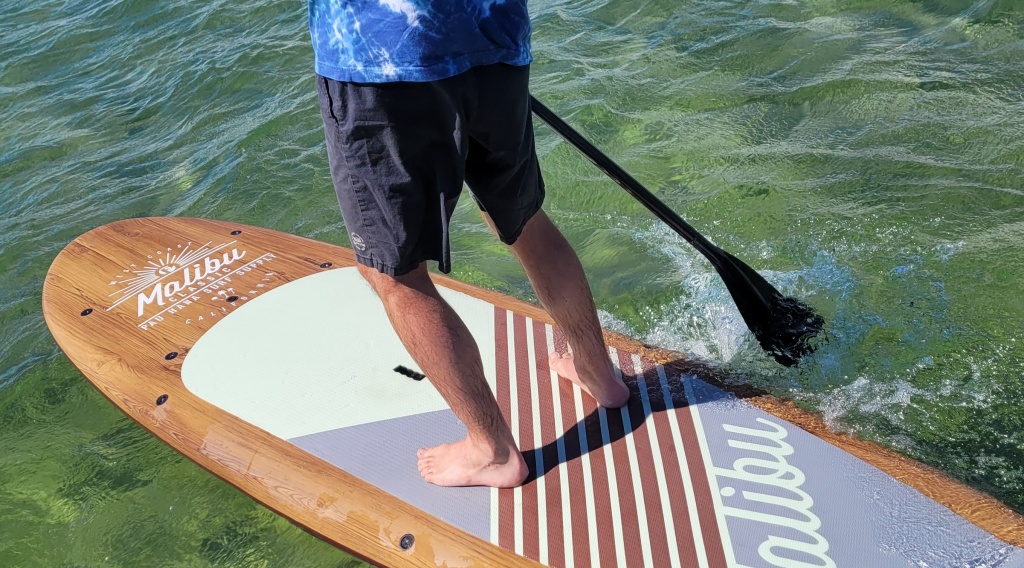 Revisión del remo de sup de 2 piezas Aquabound Malta Carbon: puede obtener una gran cantidad de potencia con este remo.