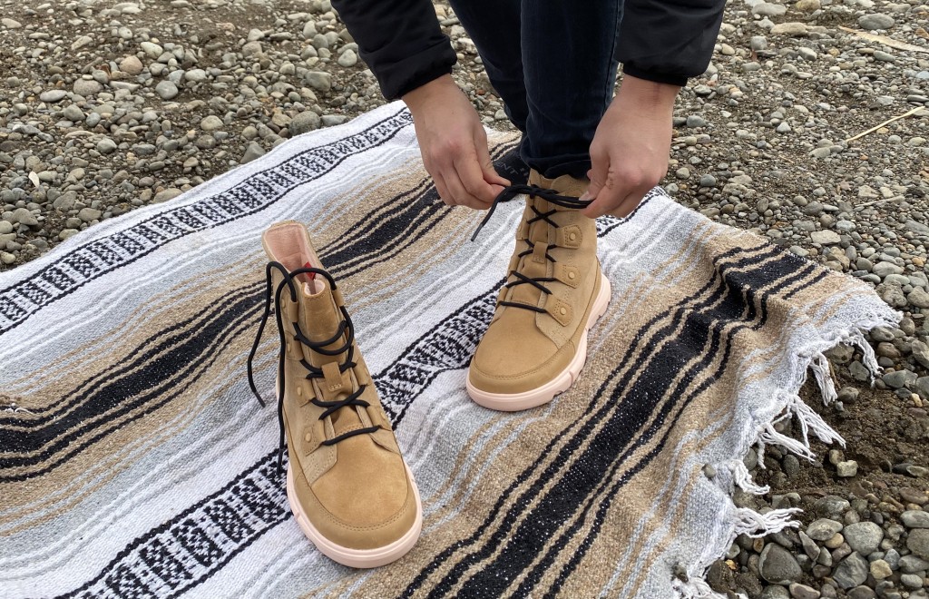 Botas de invierno Sorel Explorer II Joan para mujer: la estructura de cordones de las Explorer II Joan estĆ” tensa y tiene forma...