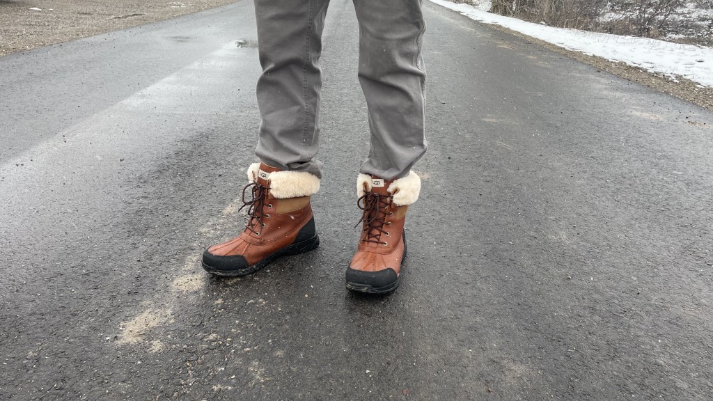 Revisión de botas de invierno ugg butte: la butte es una bota relativamente delgada que la hace muy cómoda...