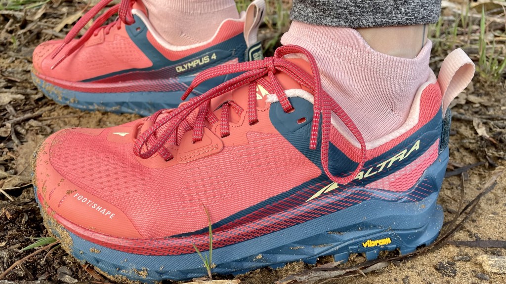 Revisión de las zapatillas de trail running Altra Olympus 4 para mujer: la gran cantidad de materiales utilizados en la creación de esta zapatilla XL se suma a...