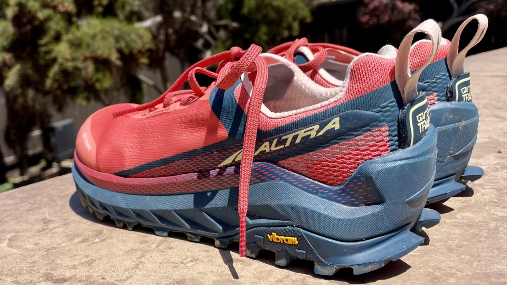 Revisión de las zapatillas de trail running Altra Olympus 4 para mujer: aunque es necesario un tiempo para acostumbrarse a la altura de la pila, nos encanta...
