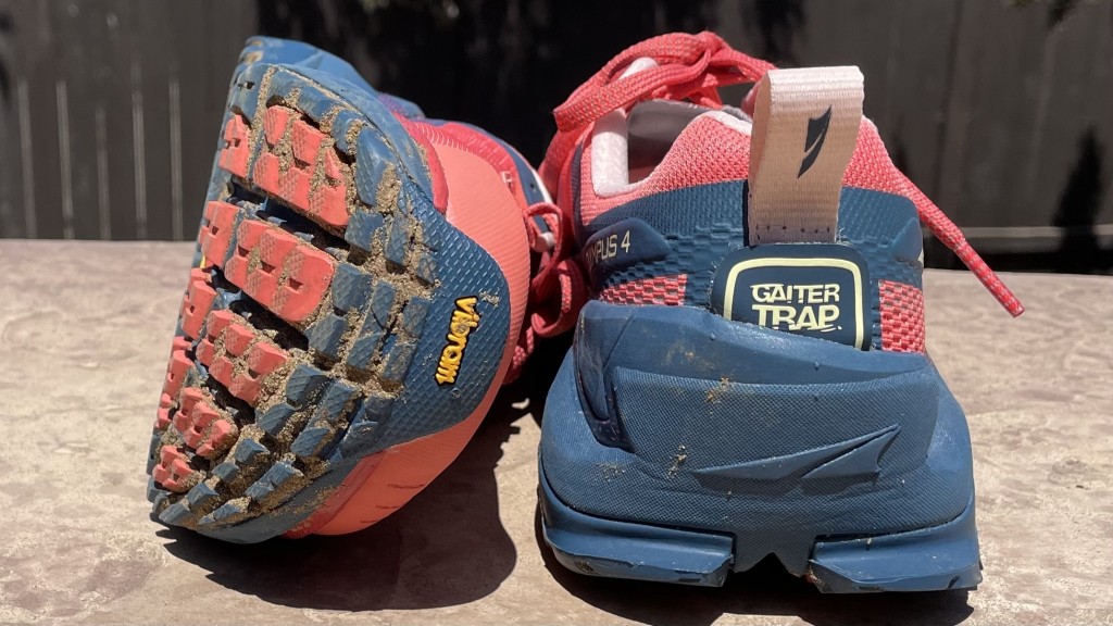 Revisión de las zapatillas de trail running Altra Olympus 4 para mujer: Altra fabrica polainas sin tirantes que se pueden usar fÔcilmente con...