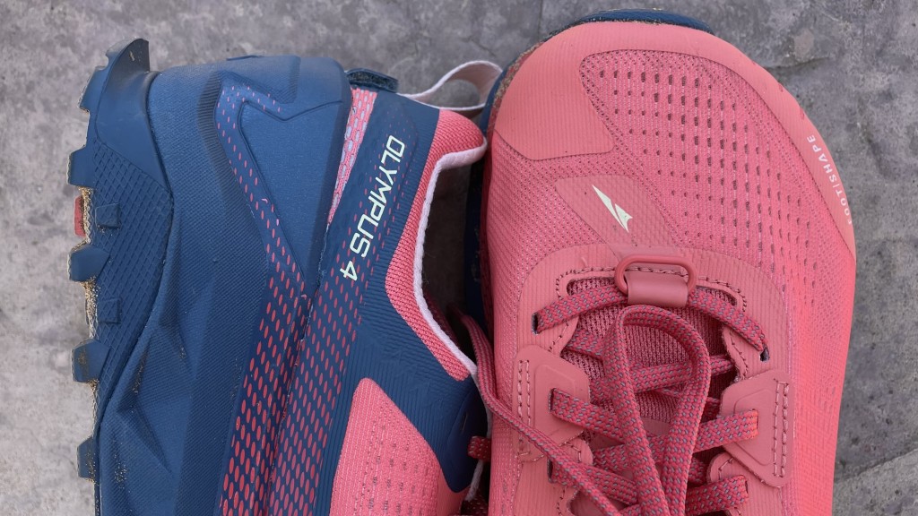Revisión de las zapatillas de trail running Altra Olympus 4 para mujer: la malla estÔ superpuesta de tal manera que repele suavemente el agua y al mismo tiempo...