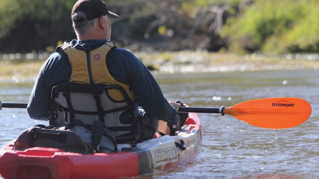 Revisión del kayak jackson staxx: el piso elevado del asiento y el respaldo alto ayudan a crear un ambiente muy...