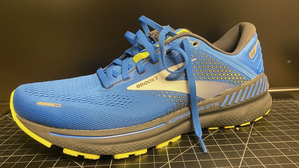 Revisión de las zapatillas para correr Brooks Adrenaline GTS 22 para hombre: uno de los diseños mÔs tradicionales que probamos. Nos alegra que Brooks sea...
