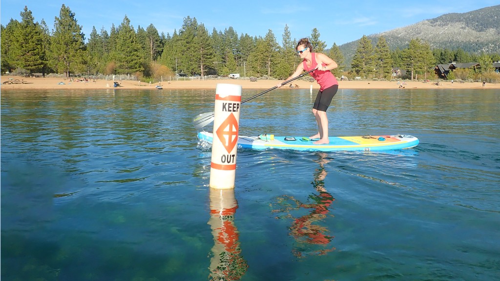 Revisión del sup inflable badfish flyweight: probamos la facilidad con la que el peso mosca giraba alrededor de las boyas...