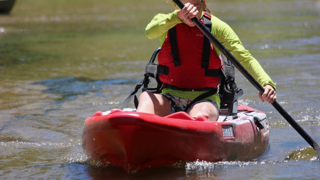 Revisión del kayak jackson staxx: dada la naturaleza mÔs corta y ancha de este kayak, se abre paso...