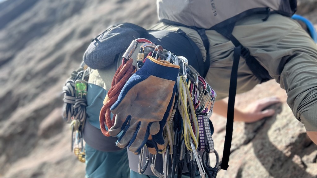 Revisión del arnés de escalada de la solución Black Diamond: la solución es lo suficientemente versÔtil como para transportar un pequeño soporte comercial para facilitar...