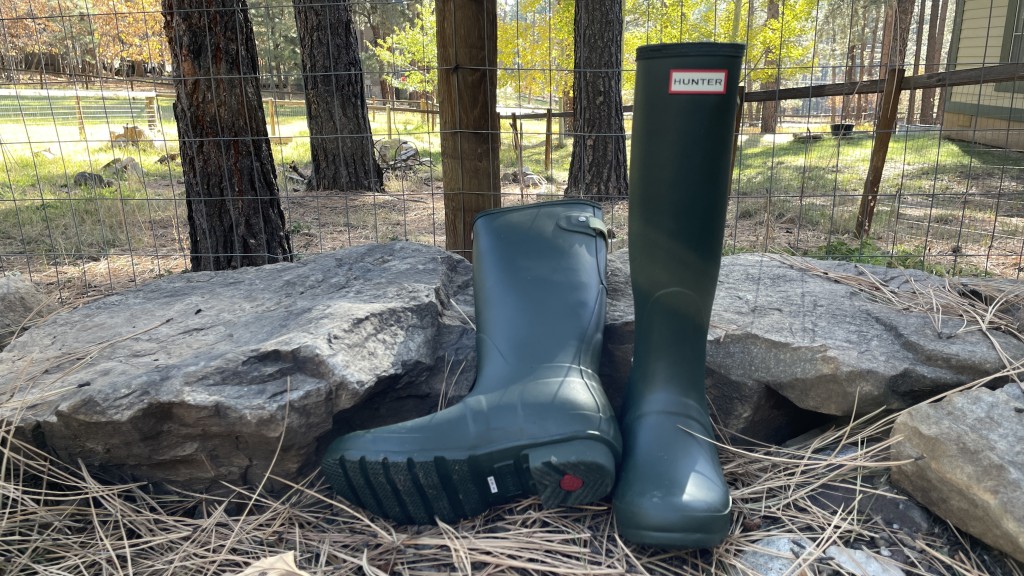 Revisión de botas de lluvia Hunter originales ajustables en la parte trasera para mujer: una opción versátil para las tareas del jardín o los recados de la ciudad, este modelo es...