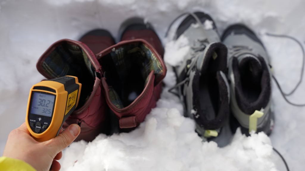 Revisión de botas de invierno sin cordones para mujer de Keen Betty: él perdió una cantidad considerable de calor en ambos...