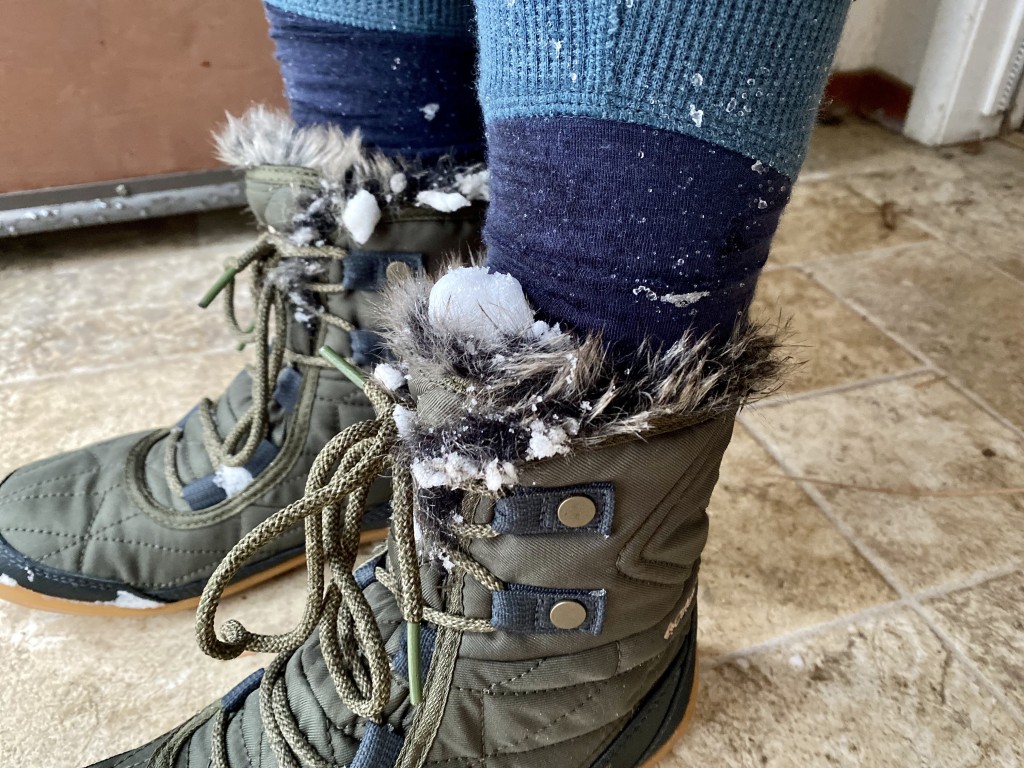 Revisión de las botas de invierno Columbia Minx Shorty III para mujer: el forro de piel sintética en realidad ayudó a acumular nieve en el cuello de...