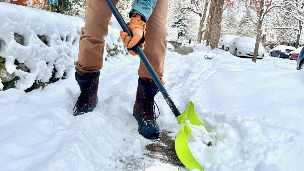 Revisión de botas de invierno kamik nation plus: kamik nation plus, trabajando duro paleando nieve después de un invierno...