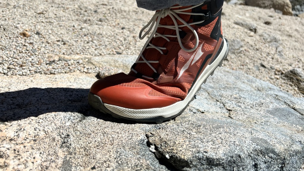 Revisión de las botas de montaña Altra lone Peak all-wthr mid 2 para hombre: en el uso prolongado de otros modelos de Altra, hemos encontrado los puntos de flexión...