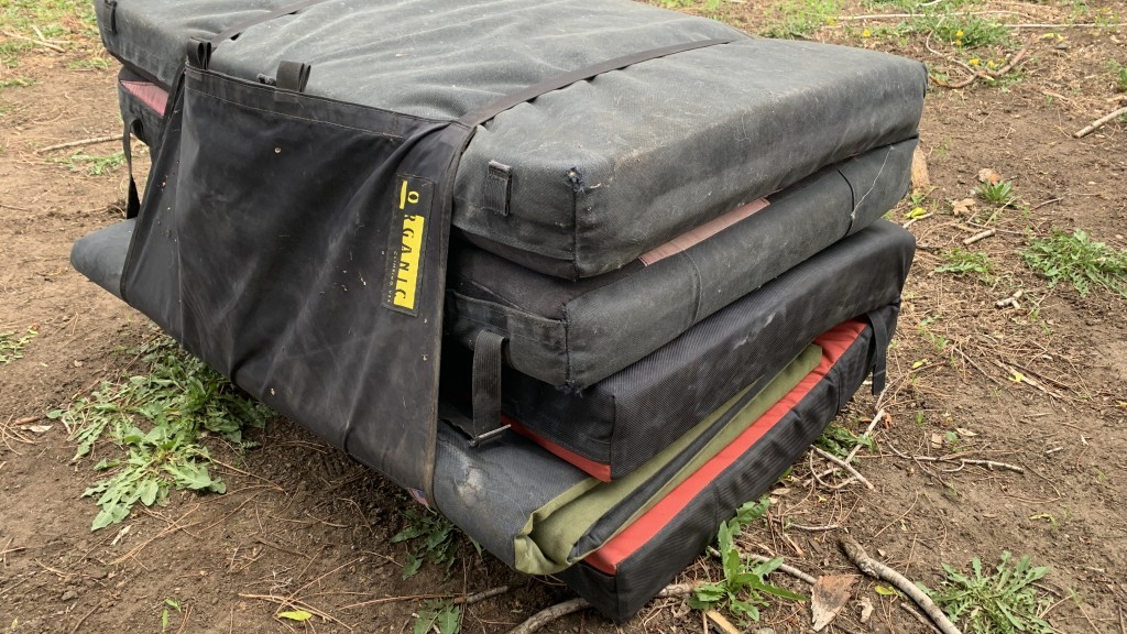 Revisión de la almohadilla de choque para búlder con almohadilla completa orgánica: la solapa del bolsillo de la almohadilla orgánica completa permite colocar dos almohadillas para llevar como...