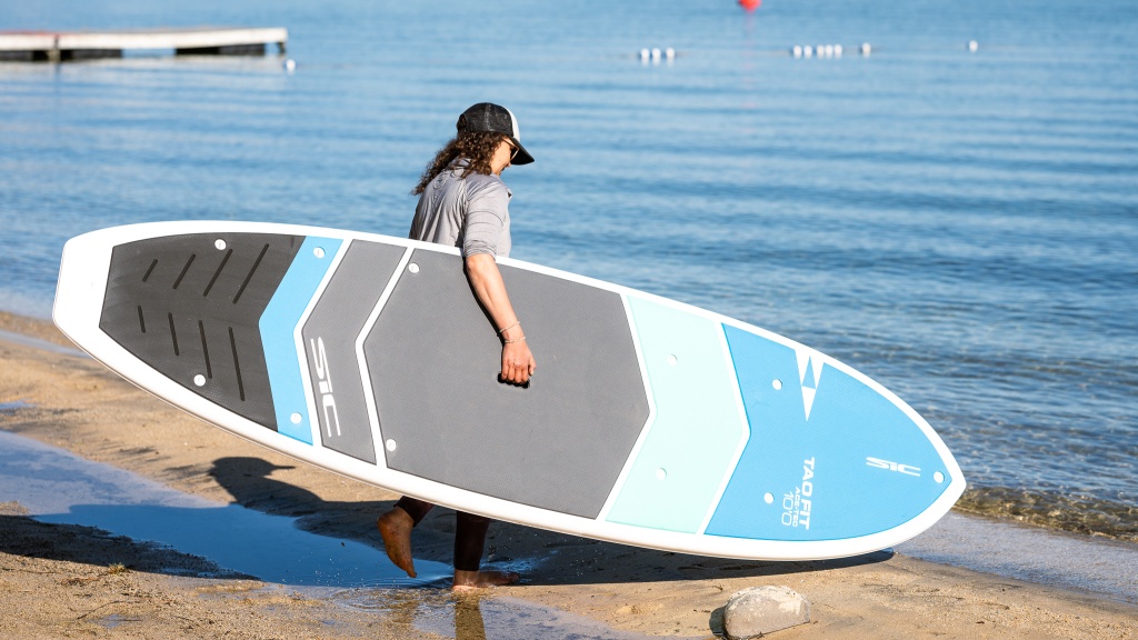 sic maui tao fit en la revisión de la tabla de stand up paddle: el equilibrio y la posición del mango en el tao fit lo hacen...