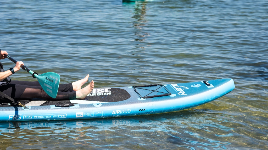 Revisión del sup inflable de carbono Bluefin Cruise: la tabla mide 32 pulgadas de ancho en una buena parte de su longitud con...