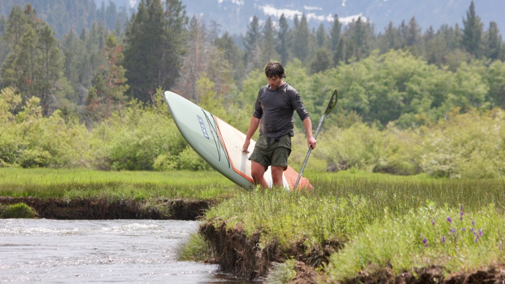 Revisión de la tabla de stand up paddle isle versa 2.0: el asa de la versa 2.0 no inflable facilita el transporte de esta tabla...