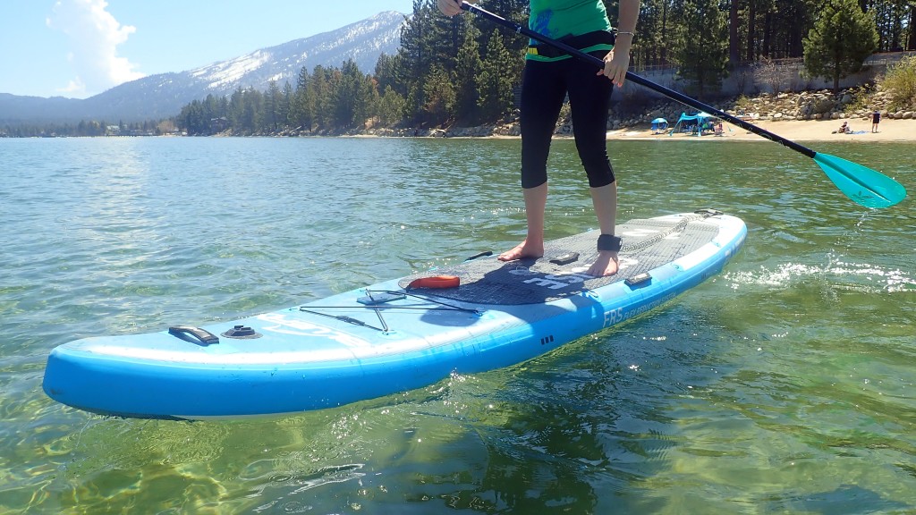 Revisión del sup inflable de carbono Bluefin Cruise: la segunda cÔmara de inflado debajo de la plataforma de la cubierta del crucero...