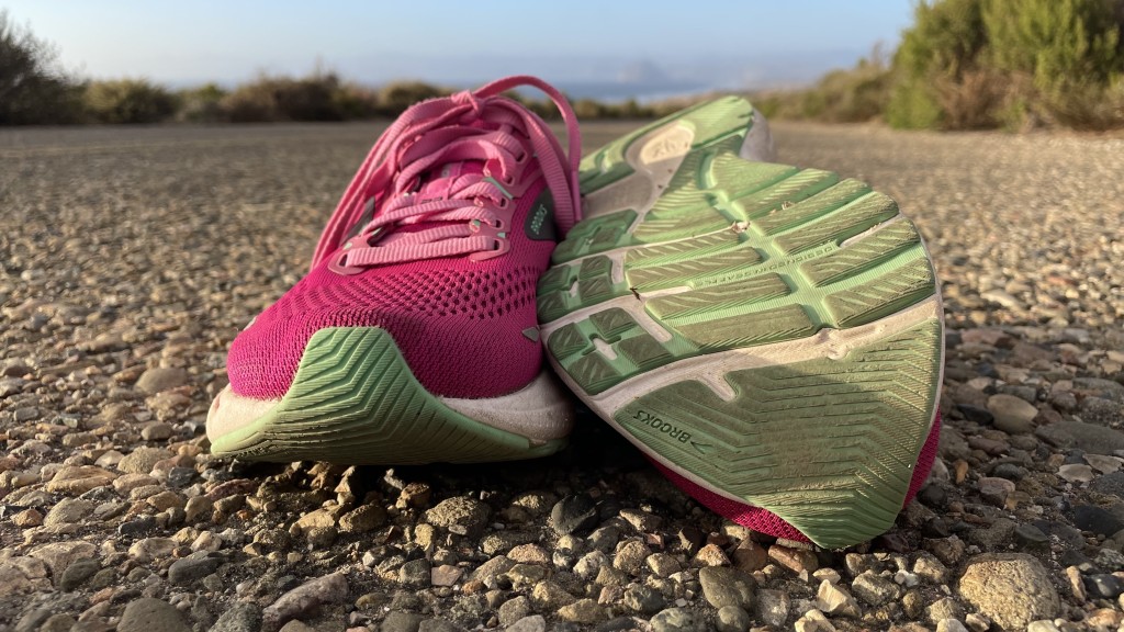 Revisión de zapatillas para correr Brooks Adrenaline GTS 23 para mujer: con tanta estructura, no es realmente una sorpresa que...