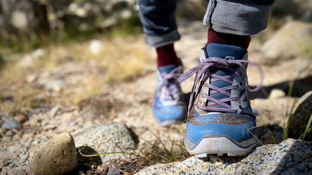 Revisión de zapatos de senderismo Salomon Outpulse Gore-tex Low para mujer: el zapato de senderismo perfecto para quienes buscan un precio asequible y...