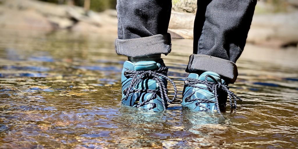Revisión de botas de montaña salomon x ultra 4 mid gore-tex para mujer: la parte superior sintética ofrece un rendimiento impermeable de primer nivel (y...