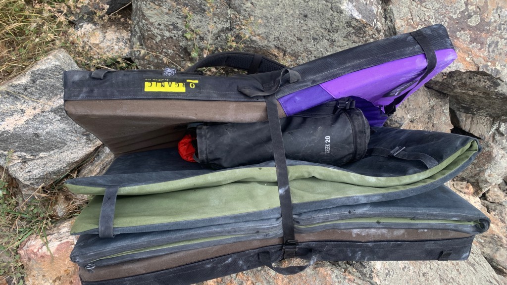 Revisión de la plataforma de choque de búlder simple y orgánica: el simple orgánico se maximiza con un control deslizante y una mochila pequeña.