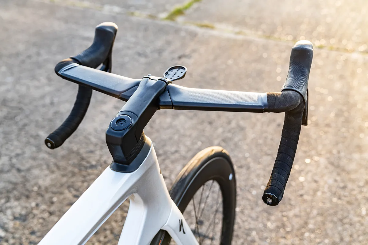 Barra S-Works Aerofly II en bicicleta de carretera Specialized S-Works Venge SRAM eTAP