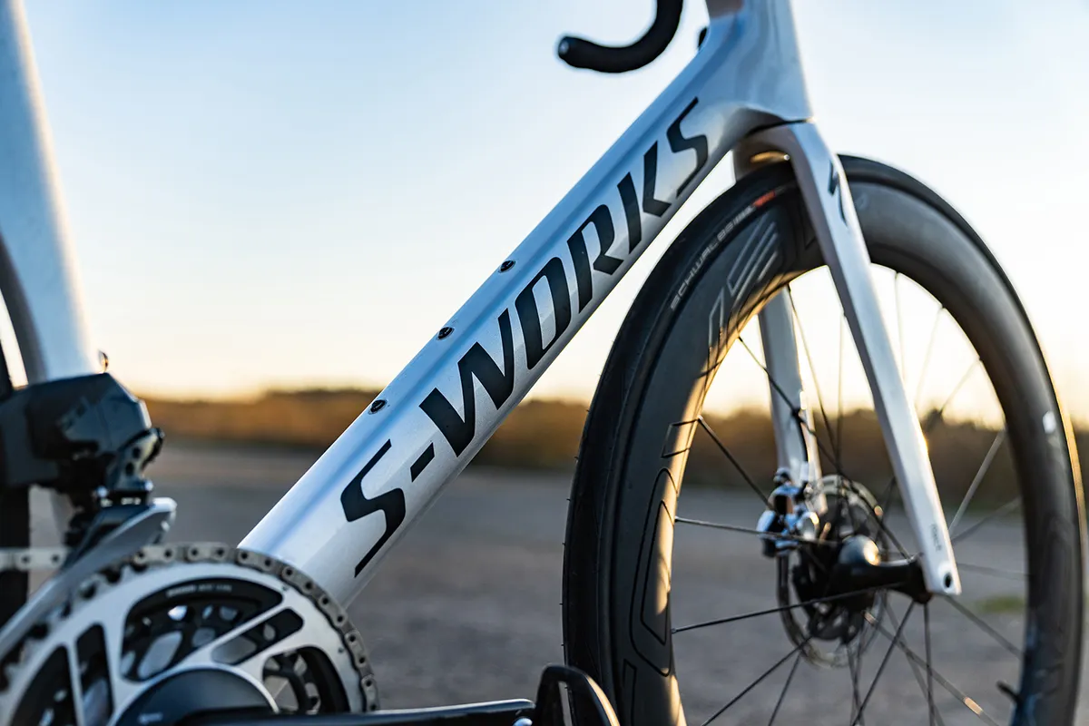 Logotipo de S-Works en la bicicleta de carretera Specialized S-Works Venge SRAM eTAP