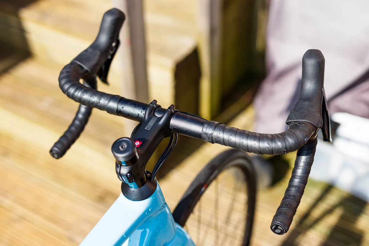 Trek Émonda ALR 5 - 05 Bicicleta de carretera Trek Émonda ALR 5