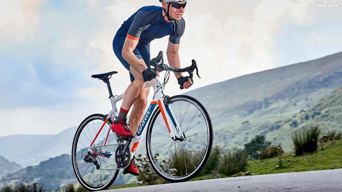 equipo-wilier-gtr-06-1541873913739-bv6b44j6kypg-7458ce4 Si bien no es súper rÔpida, la Wilier sigue siendo una bicicleta Ôgil y de manejo ingenioso.