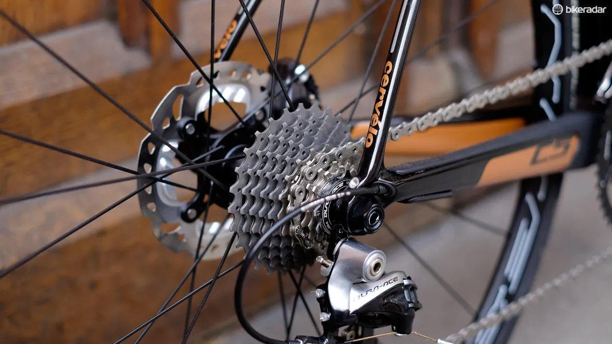 cervelo-c5-02-1460635134959-1aso0jd5duhb5-2d3c635 Los ejes pasantes están instalados delante y detrás.