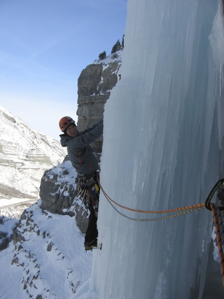 Revisión de botas de montañismo la sportiva trango prime: luke lydiard probando botas en la escalera al cielo en el cañón de provo.