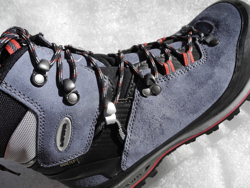 Revisión de botas de montañismo Lowa Mountain Expert GTX Evo para mujer: los cordones de las Lowa Mountain Expert. sentimos que las correas...