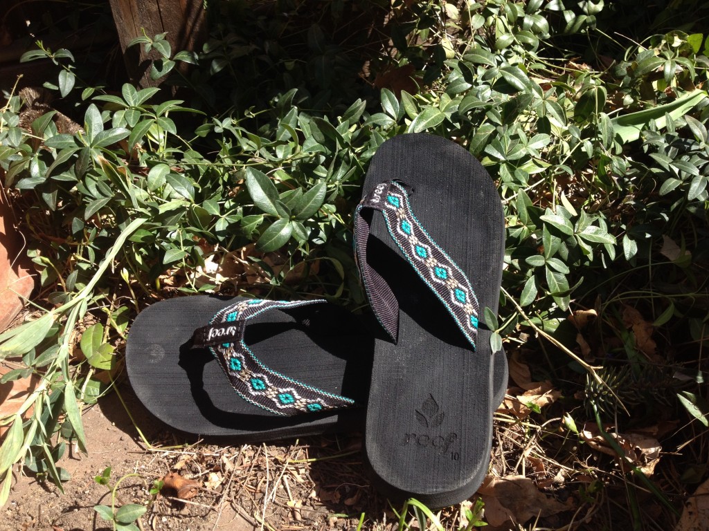 Revisión de chanclas de sandalias Reef Sandy para mujer: unas chanclas que moldean los pies con una suela mÔs ancha, las Reef Sandy son...