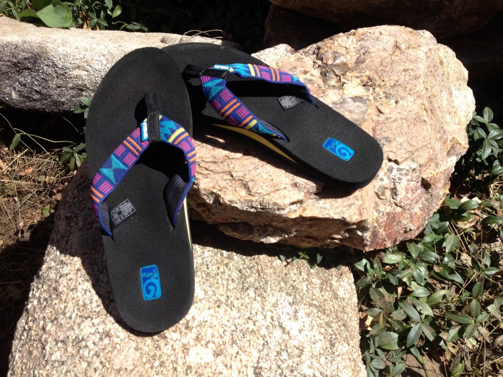 Revisión de las chanclas Teva Mush II para mujer: desde su cómoda plantilla hasta sus divertidos patrones, estas chanclas asequibles...