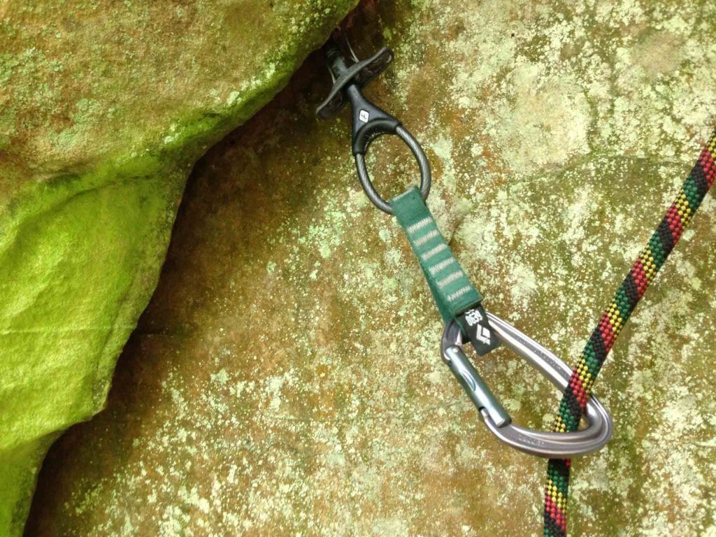 Revisión del mosquetón de puerta recta petzl djinn: el nuevo mosquetón djinn de petzl es de tamaño completo y pesado. es mejor usarlo...