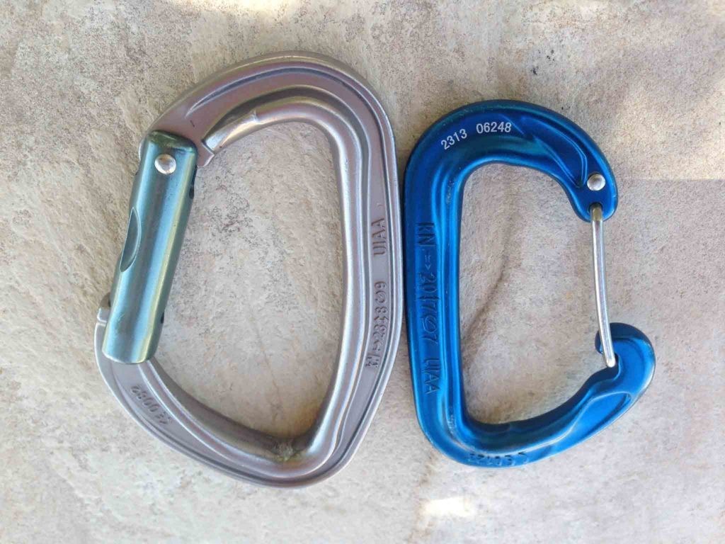 Revisión del mosquetón de puerta recta petzl djinn: el djinn (izquierda) tiene una superficie de soporte de cuerda mÔs amplia que el camp nano...