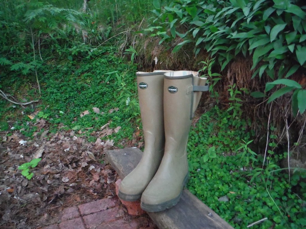 Revisión de las botas de lluvia le chameau vierzon: esta bota de lluvia alta y sin aislamiento es una excelente opción para climas templados.